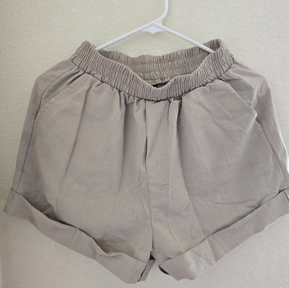 Shein beige elastic waist shorts, size M - Picture 1 of 4